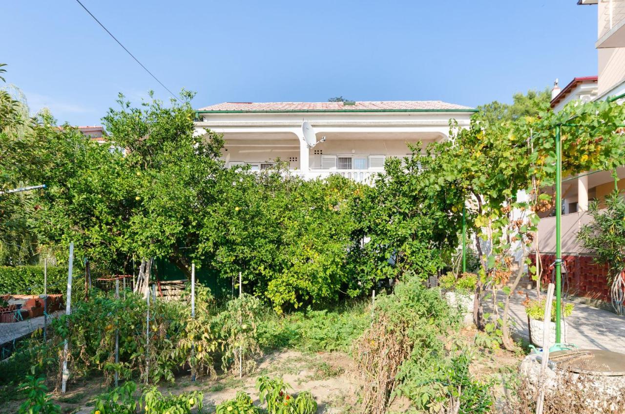 Apartments Luce Lopar Bagian luar foto