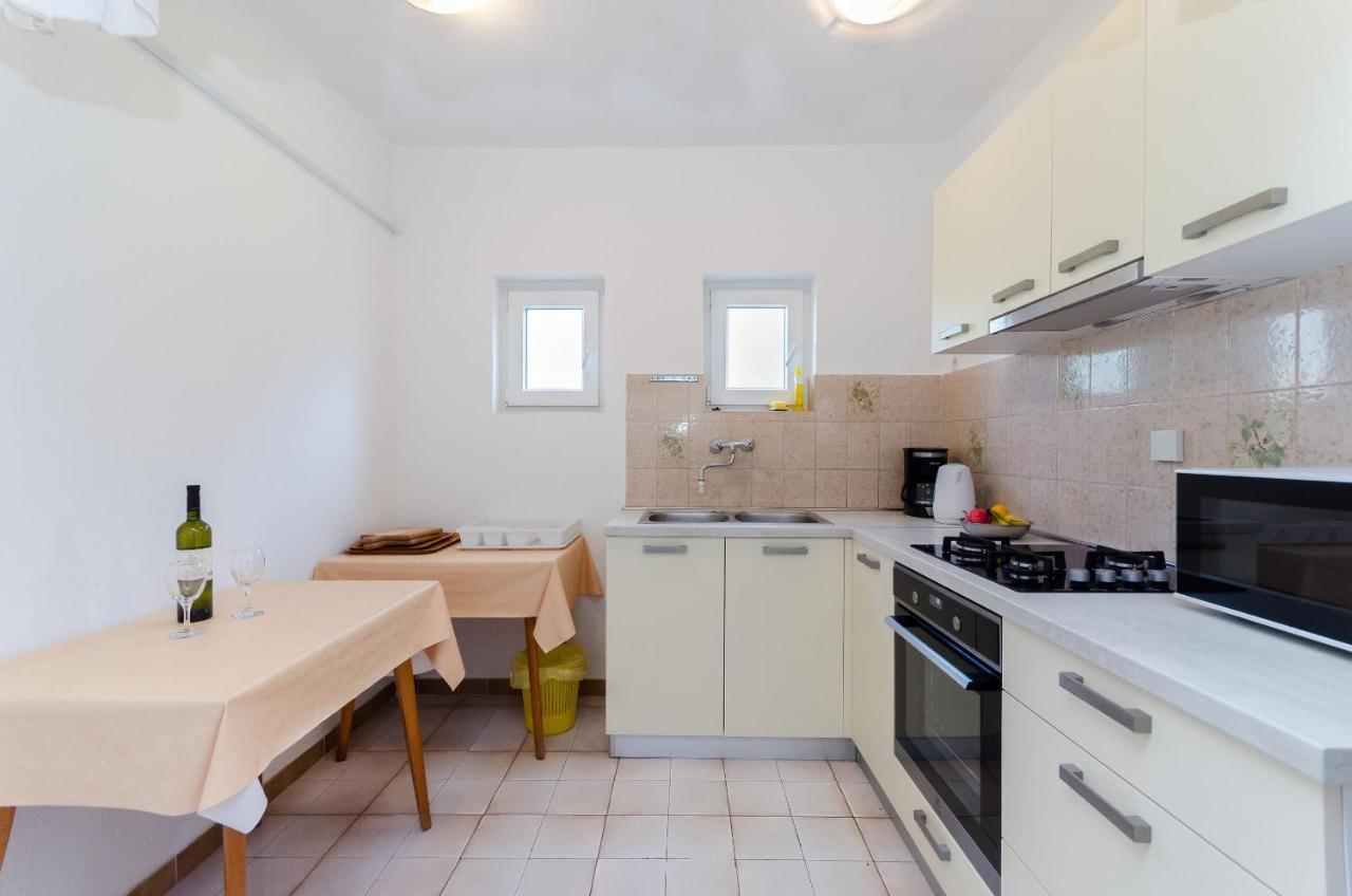 Apartments Luce Lopar Bagian luar foto