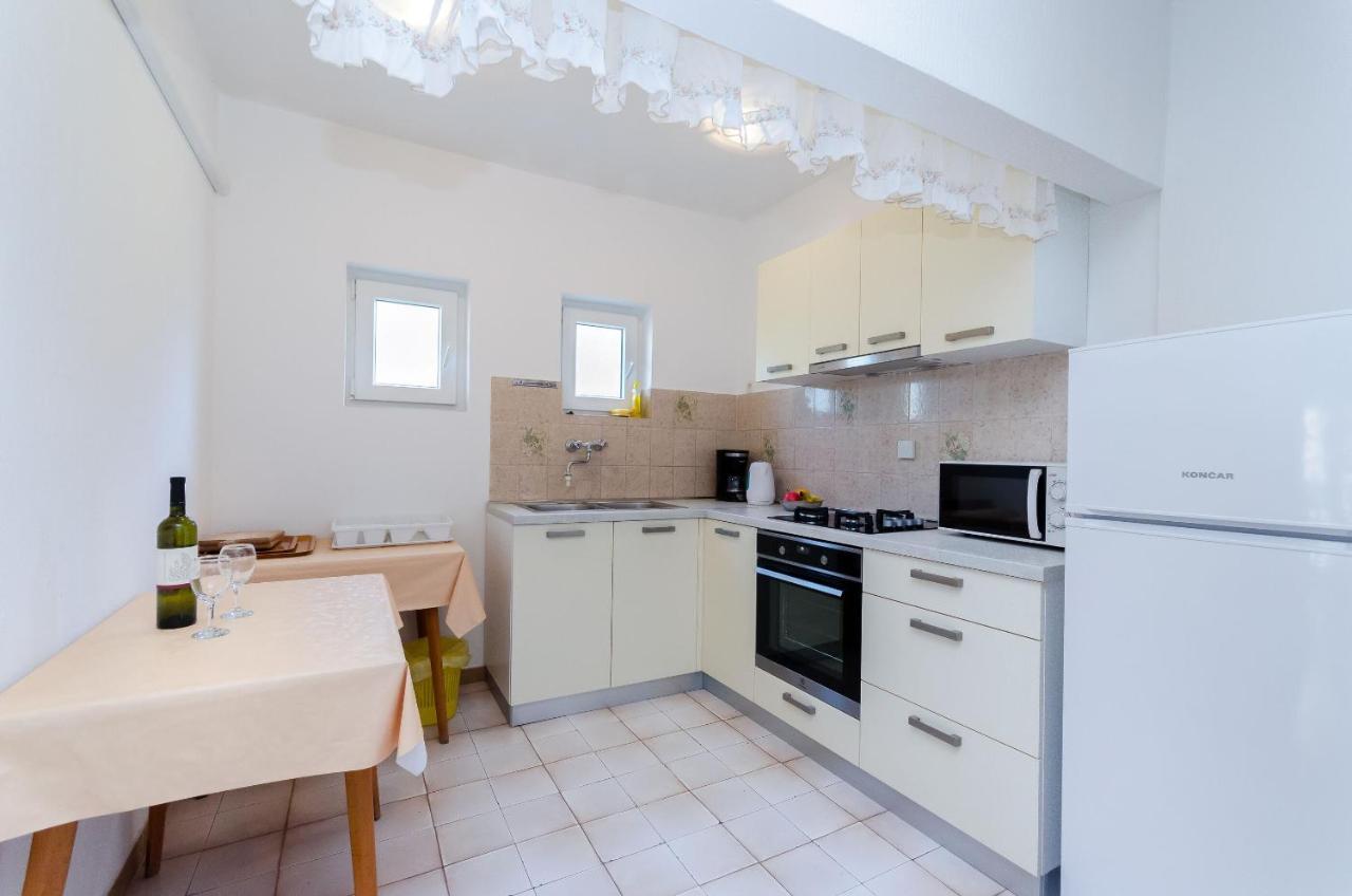 Apartments Luce Lopar Bagian luar foto